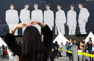 방시혁, 방탄소년단 든든한 응원군…콘서트 참석 '눈길'