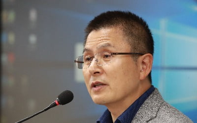 황교안, 文대통령 문상 위해 부산행…'벌거벗은 대통령' 애니 잠정 삭제