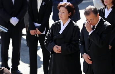 김정은, 文대통령에게 조의문 보내와…"깊은 추모와 애도"