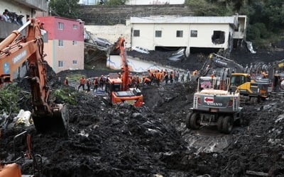 부산 산사태 현장서 26시간만에 3번째 매몰자 발견