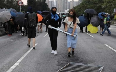 홍콩 시위대, 체포 피하려 '플래시몹' 시위 전략 구사