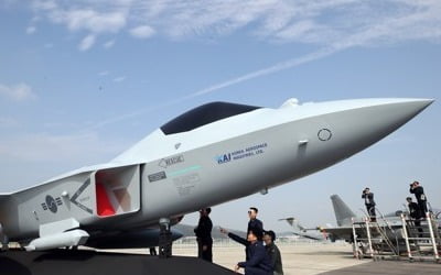 '베일' 벗은 차세대 한국형전투기…"F-35A보다 기동력 우수"