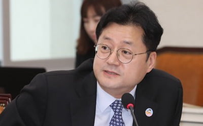 與 "책임지고 검찰개혁 반드시 완수…이제 혼란·갈등 넘어야"