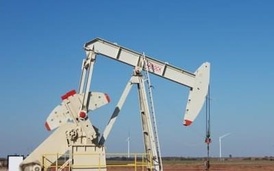 국제유가, 감산지속 전망·달러약세에 상승…WTI 1.0%↑