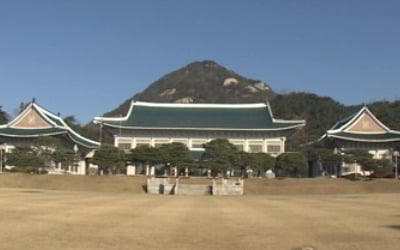 정경심 구속에 언급 삼간 靑…물밑선 '당혹'