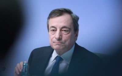 퇴임하는 ECB 드라기 "유로존 하방위험…부양책 여전히 필요"