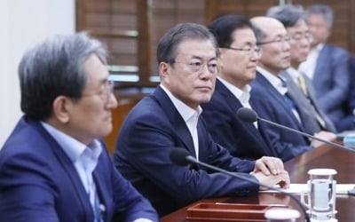 "변수 안만든다" 공언한 文대통령…차기법무 검증수위 높아질듯