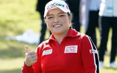 '부상 투혼' 장하나, 2년 만에 LPGA 제패…BMW 챔피언십 우승