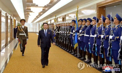 北최룡해 "한반도 정세 '중대기로'"…美에 체제보장 촉구