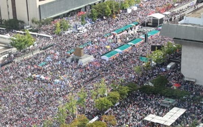 검찰, '개천절 불법 시위' 탈북민 단체 2명 불구속 기소