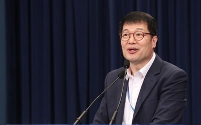 靑 일자리수석 "'비정규직 역대 최대'는 상당한 과장"