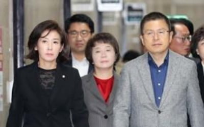 한국당, 文대통령 모친상 조의 직후 공세…"의원수-공수처 야합"