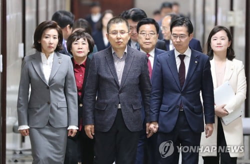 한국당, 윤창현·김용하·이진숙·김성원 등 8명 영입 발표