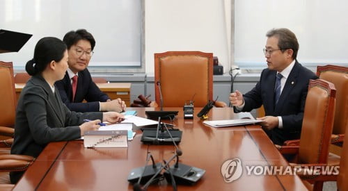 한국당·바른미래 "수사·기소권 분리로 檢 개혁" 의견접근