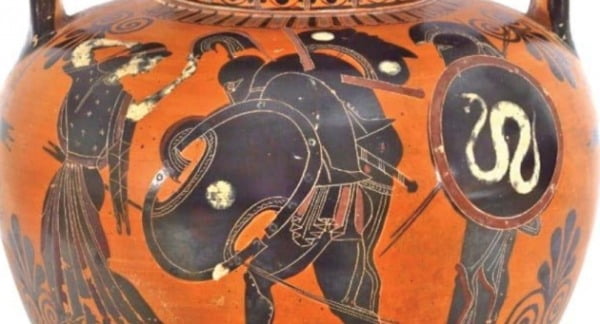 기원전 510년께 제작된 ‘전사한 아킬레우스를 나르는 아이아스’(테라코타, 38.1㎝×27.9㎝).