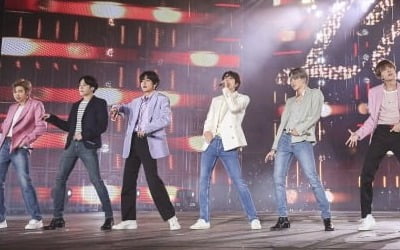 방탄소년단, 스타디움 투어로 1360억원 매출…엘튼 존 이어 세계 2위