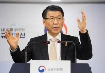 [마켓인사이트]은성수 “사모펀드, 처음부터 바다로 가지 말고 실내수영장 가라는 것”