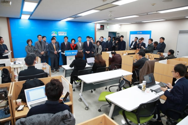 양승조 충남지사 "천안시장직 상실 머리 숙여 사과"...현안사업 차질 없는 추진 당부