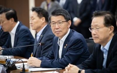 은성수 위원장 "중산층 두터워야 한국 경제 튼튼"…자영업자 금융지원 강화