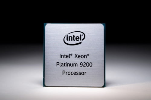 인텔이 지난 8월 내놓은 차세대 중앙처리장치(CPU) 제온 스케일러블 프로세서. 인텔코리아 제공.