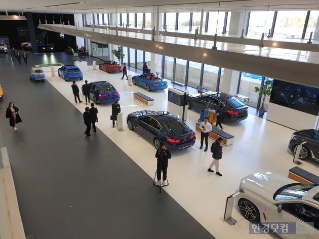  2014년 문을 연 BMW 드라이빙 센터는 올해까지 100만명이 다녀갈 정도로 큰 성공을 거뒀다. 사진은 드라이빙 센터 내부 모습 [사진=강경주 한경닷컴 기자]