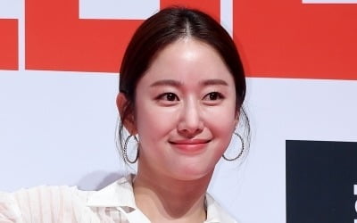 전혜빈 1인8역 소화…'레버리지'서 매력 화수분 사기꾼으로 변신