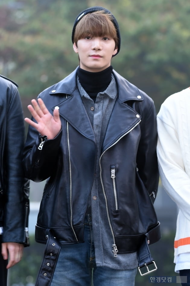 [포토] 뉴이스트 JR, '가죽 재킷 입고 멋지게~'