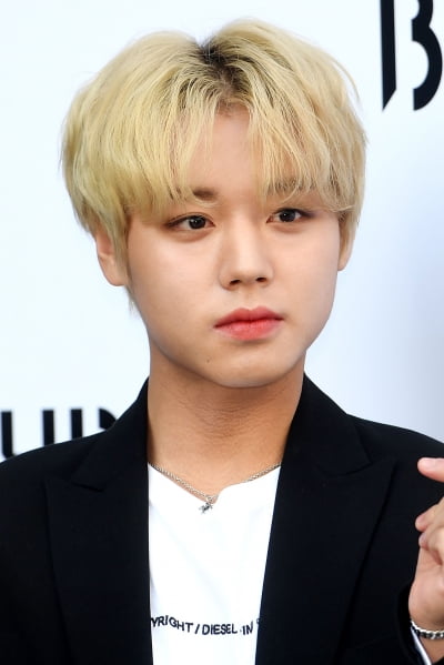 [포토] 박지훈, '가까이서 보면 더 잘생긴 얼굴'