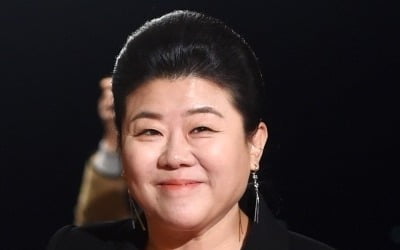 이정은 눈물 '청룡영화제' 여우조연상 수상 "이제 며칠은 쉬어도 되죠?"