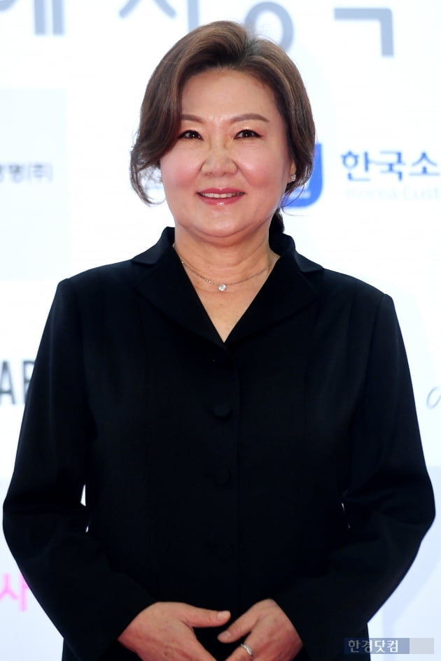 [포토] 김해숙, '믿고 보는 배우'(소비자의 날 시상식)