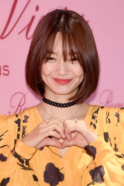 [포토] 신민아, '하트 보내요~'