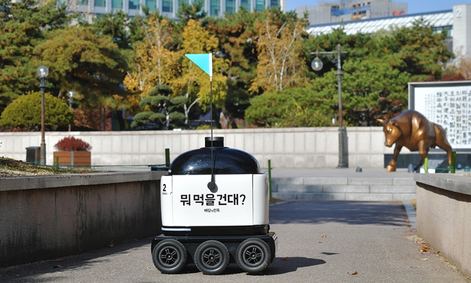 &#34;로봇배달 주문 이용하세요&#34;…건국대-배달의민족 ‘배달 로봇’ 캠퍼스 시범 운영