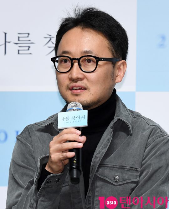 김승우 감독이 4일 오전 서울 신사동 압구정 CGV에서 열린 영화 ‘나를 찾아줘’ 제작보고회에 참석해 인삿말을 하고 있다./조준원 기자 wizard333@