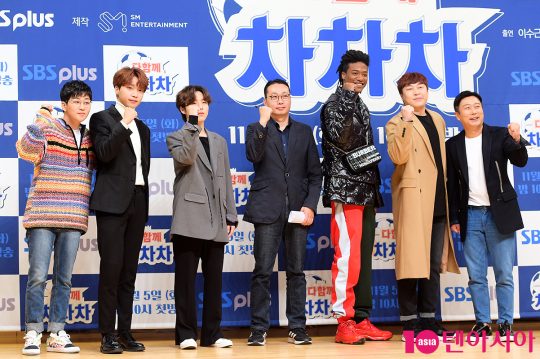 가수 딘딘(왼쪽부터), 정세운, 유승오, 김태형 SBS 플러스 국장, 모델 한현민, 개그맨 이진호, 이수근