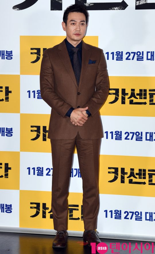 배우 박용우가 13일 오후 서울 자양동 롯데시네마 건대입구점에서 열린 영화 ‘카센터’ 언론시사회에 참석하고 있다.