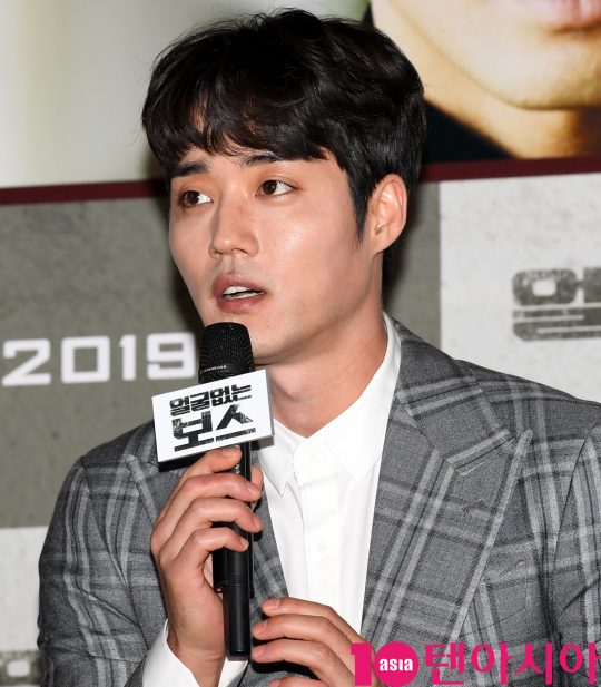 배우 이하율이 14일 오후 서울 한강로3가 CGV 용산아이파크몰점에서 열린 영화 ‘얼굴없는 보스’ 언론시사회에 참석하고 있다.