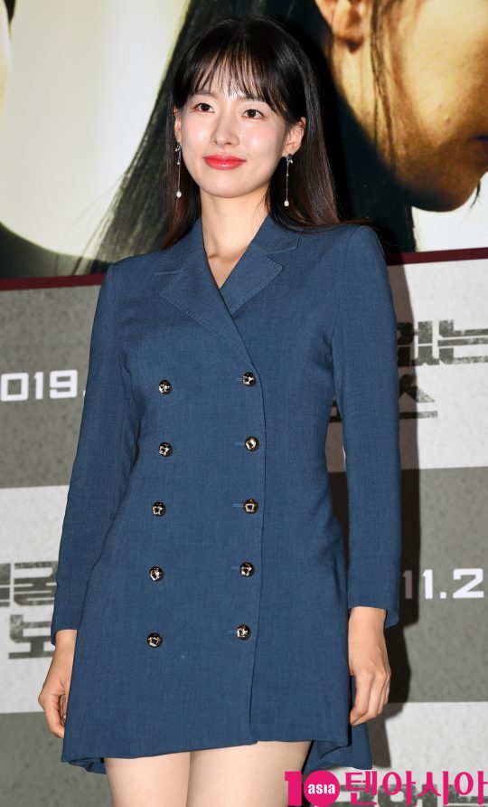 배우 이시아가 14일 오후 서울 한강로3가 CGV 용산아이파크몰점에서 열린 영화 ‘얼굴없는 보스’ 언론시사회에 참석하고 있다.