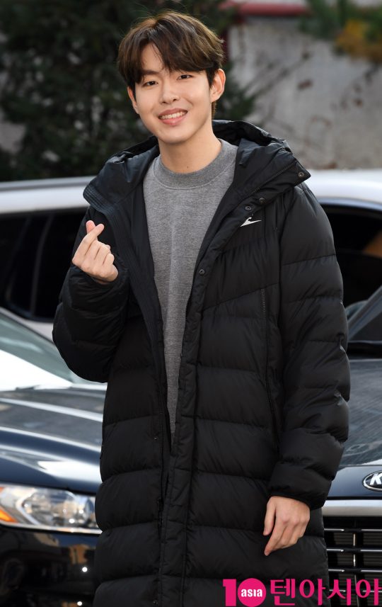 배우 김도연이 16일 오후 서울 논현로 한 음식점에서 열린 tvN 수목드라마 ‘청일전자 미쓰리’ 종방연에 참석하고 있다.