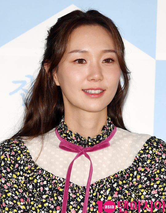 배우 이유영이 18일 오후 서울 한강로3가 CGV 용산아이파크몰점에서 열린 영화 ‘집 이야기’ 언론시사회에 참석하고 있다.