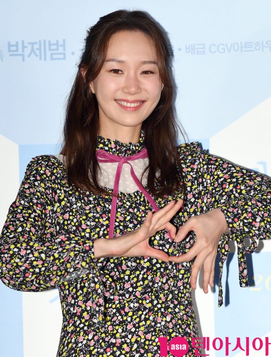 배우 이유영이 18일 오후 서울 한강로3가 CGV 용산아이파크몰점에서 열린 영화 ‘집 이야기’ 언론시사회에 참석하고 있다.