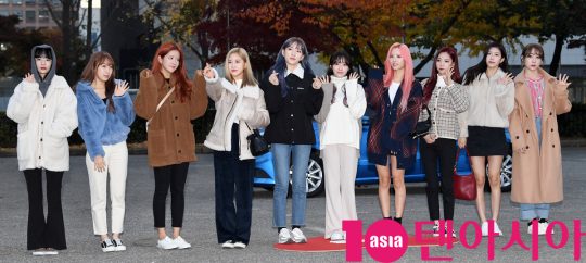 우주소녀가 22일 오전 서울 여의도 KBS 신관 공개홀에서 열린 KBS2 ‘뮤직뱅크'(뮤뱅) 리허설에 참석하고 있다.