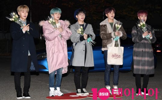 그룹 세븐어클락이 22일 오전 서울 여의도 KBS 신관 공개홀에서 열린 KBS2 ‘뮤직뱅크'(뮤뱅) 리허설에 참석하고 있다.