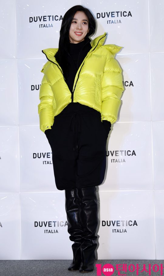 배우 이청아가 22일 오후 서울 송파동 롯데백화점 에비뉴엘 월드타워점에서 열린 듀베티카(DUVETICA)의 포토콜 행사에 참석하고 있다.