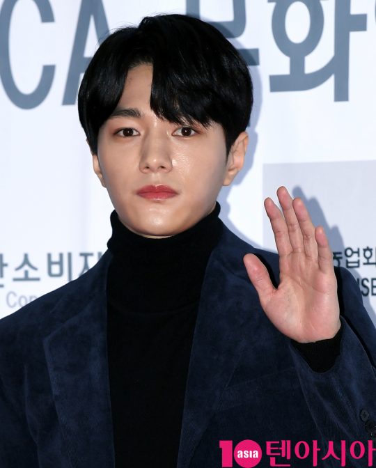 배우 김명수가 25일 오후 서울 삼성동 코엑스에서 열린 제24회 소비자의 날 시상식에 참석하고 있다.