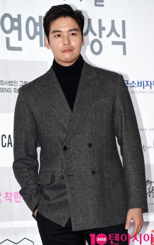 배우 이장우가 25일 오후 서울 삼성동 코엑스에서 열린 제24회 소비자의 날 시상식에 참석하고 있다.
