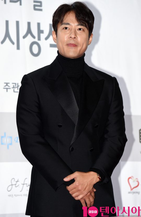 배우 고주원이 25일 오후 서울 삼성동 코엑스에서 열린 제24회 소비자의 날 시상식에 참석하고 있다.