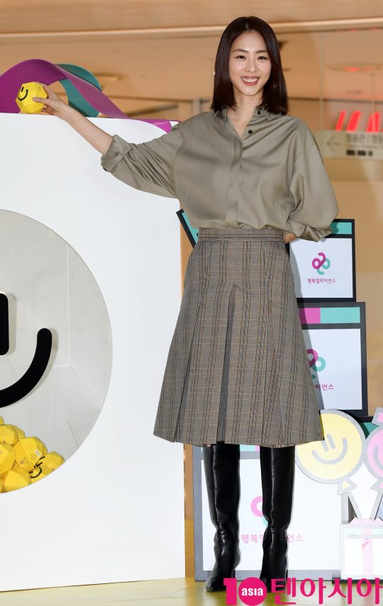 배우 이연희가 29일 오후 서울 영등포동 타임스퀘어에서 열린 ‘2019 행복얼라이언스 행복상자 캠페인’ 행사에 참석하고 있다.