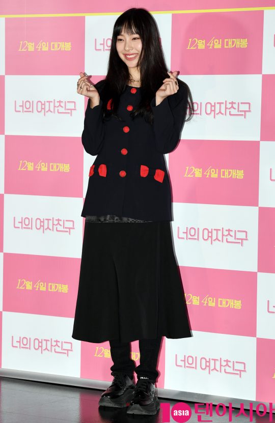 배우 이진이가 29일 오후 서울 자양동 롯데시네마 건대입구점에서 열린 영화 ‘너의 여자친구’ 언론시사회에 참석하고 있다.