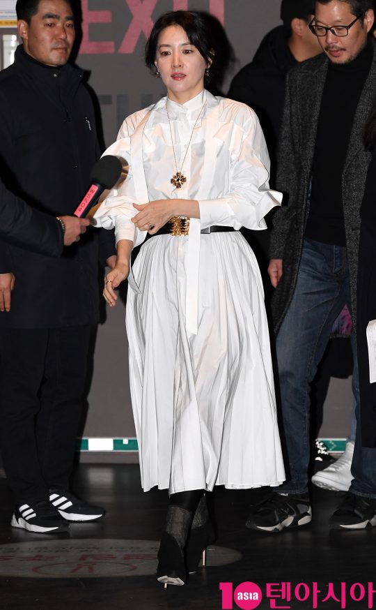 배우 이영애가 30일 오전 서울 행당동 CGV왕십리점에서 열린 영화 ‘나를 찾아줘’ 무대인사에 참석하고 있다.