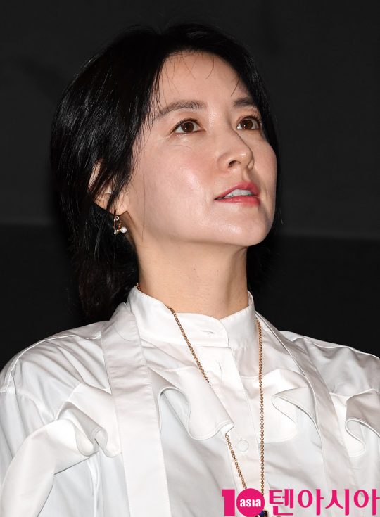 배우 이영애가 30일 오전 서울 행당동 CGV왕십리점에서 열린 영화 ‘나를 찾아줘’ 무대인사에 참석하고 있다.
